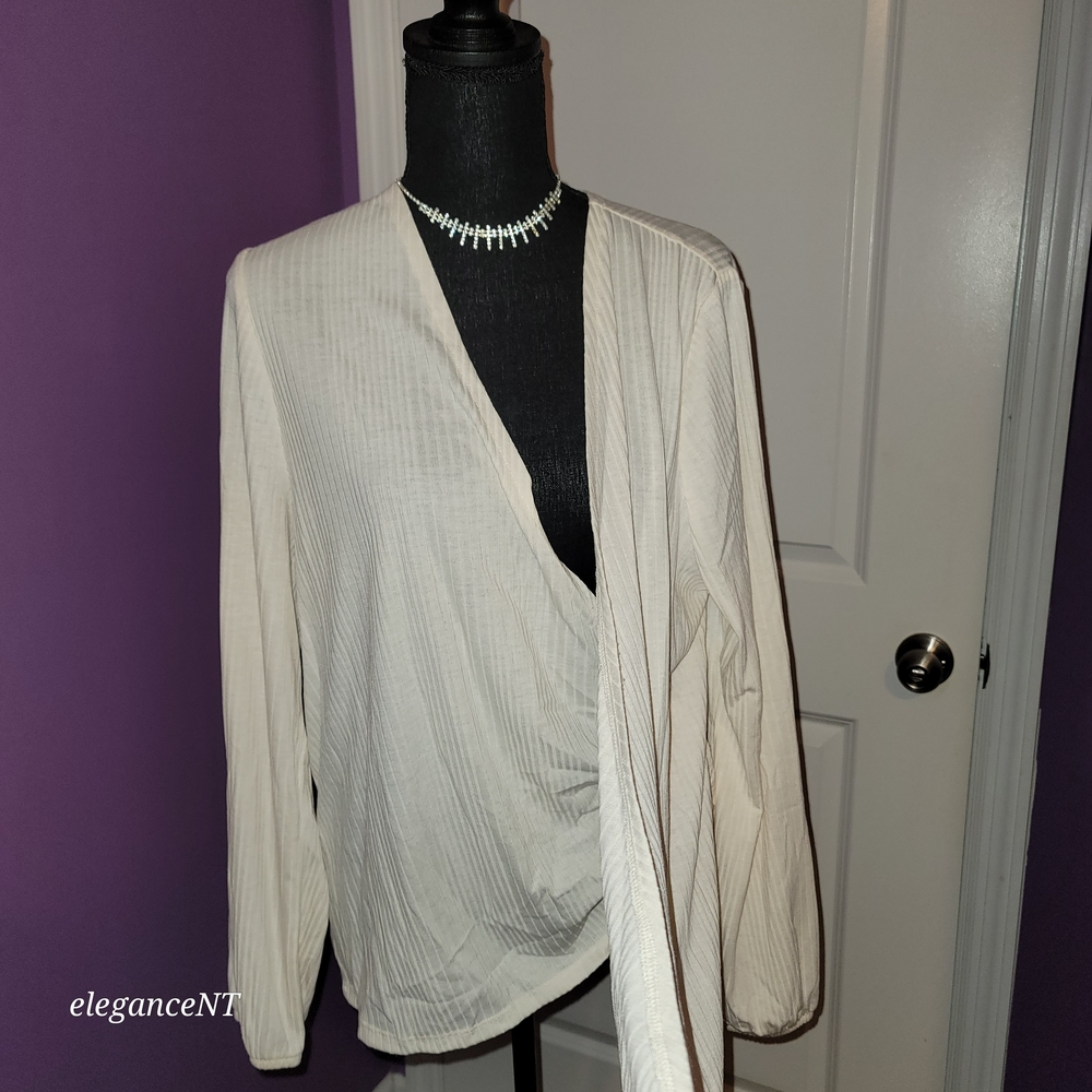 Lane Bryant Cream Wrap Blouse Sz: 14/16 - Picture 8 of 9